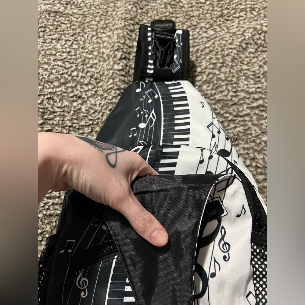 Large Musical Notes Sling Bag 🎵NWOT🎶 - Picture 4 of 8